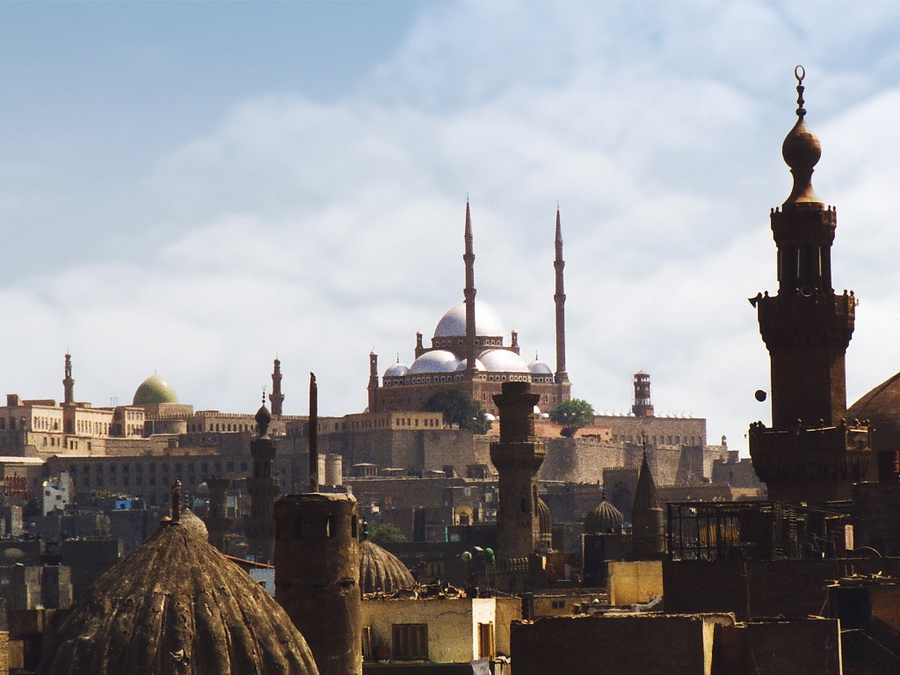 Cairo - Citadel Caïro is een ontzettende hectische stad met vele moskeeën en het schitterende nationale museum. Rondom de citadel liggen verschillende moskeeën en koranscholen. Vanaf de citadel heb je een schitterend zicht over de stad. Stefan Cruysberghs